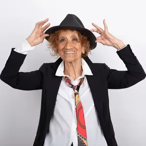Anna Mazzamauro - Brava, Bravissima... Anche Meno